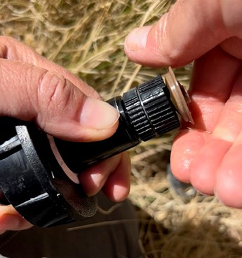 Maintaining and cleaning spray nozzles